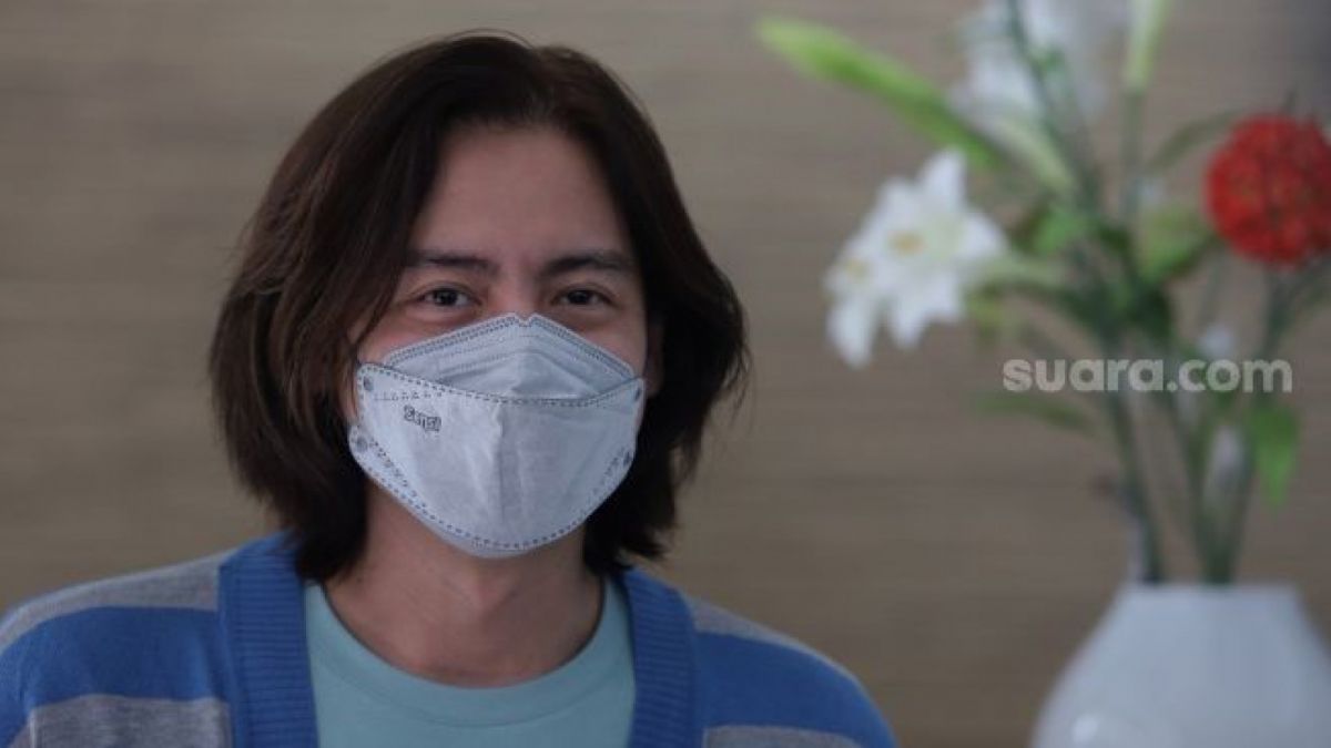 Roger Danuarta saat konferensi pers di Rumah Sakit [(suara.com)]