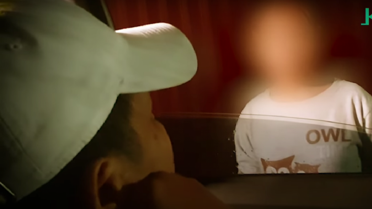 Potret Dedi Mulyadi dengan Seorang PSK [Foto Istimewa/ Tangkapan Layar Youtube Kang Dedi Mulyadi]