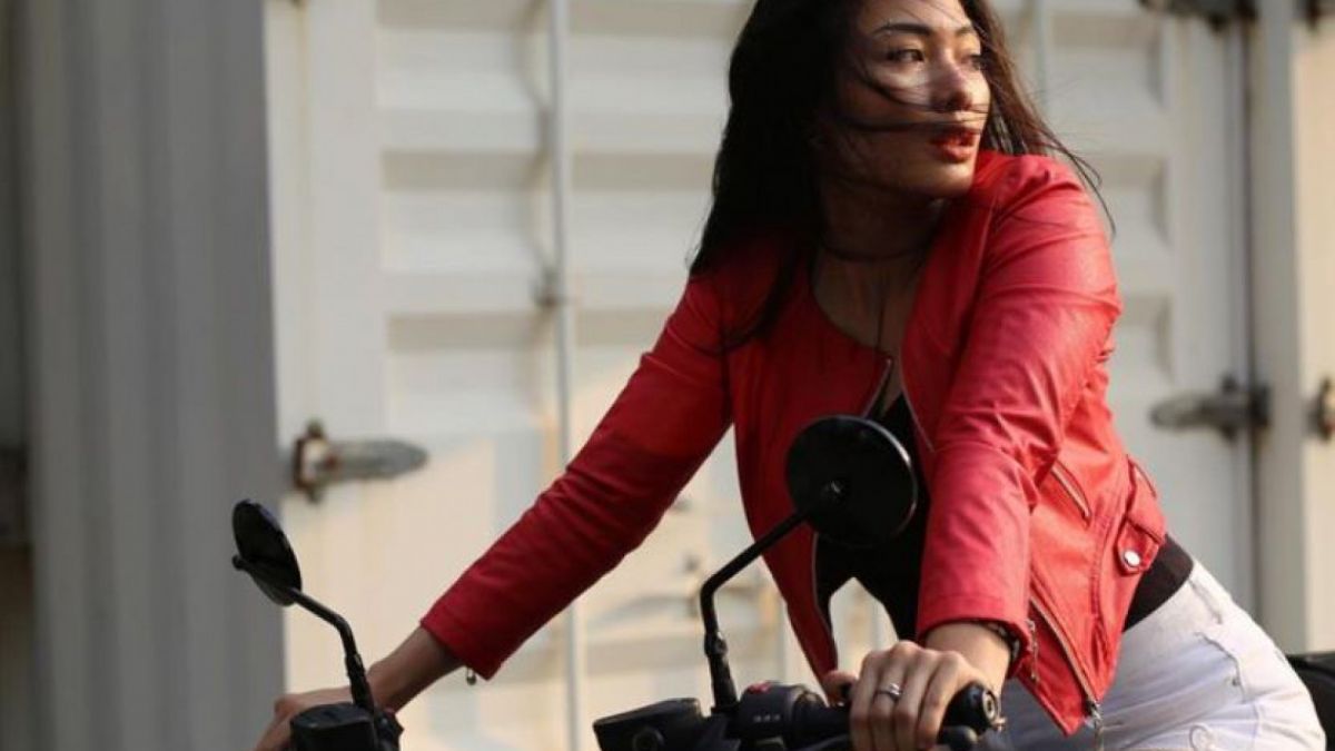 Nabila Putri cantik di atas motor gedenya. [instagram.com/nabilabylla]