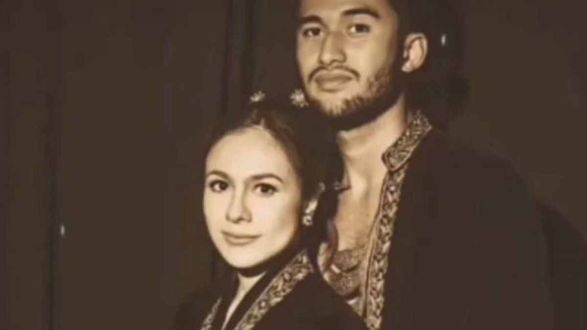 Foto sakral Sabda Ahesa dan Wulan Guritno [Tangkapan layar YouTube TS Media]