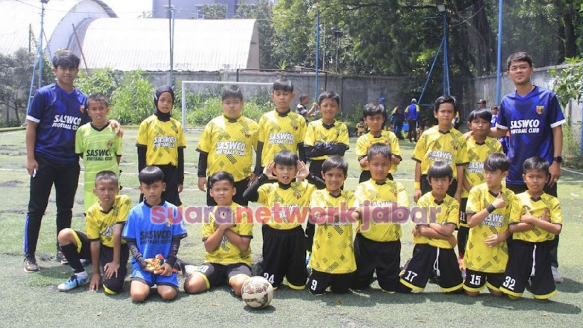 Keseruan nonton sepakbola anak U-10 Piala Wali Kota Bandung. [bandung.suara.com]