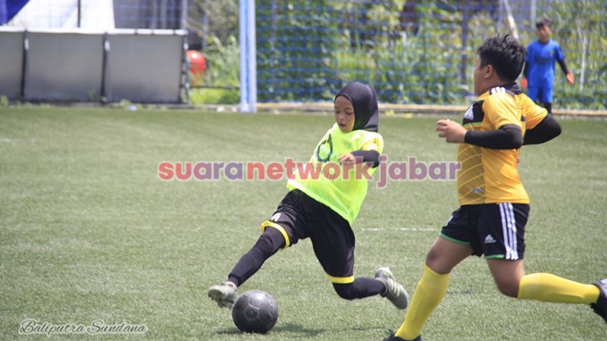 Keseruan nonton sepakbola anak U-10 Piala Wali Kota Bandung. [bandung.suara.com]