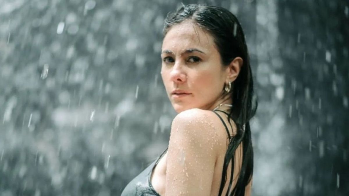 Potret Seksi  Wulan Guritno di Sungai (Instagram/@wulanguritno)