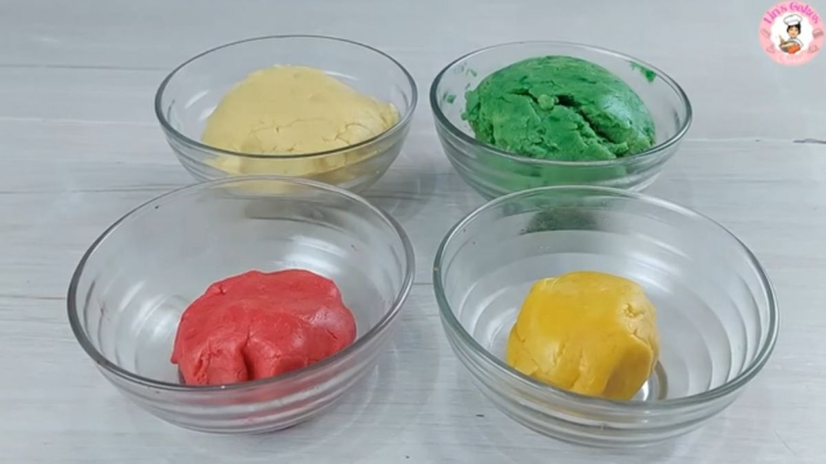 Tangkapan layar pembuatan kue lebaran [Youtube/Lin's Cakes]