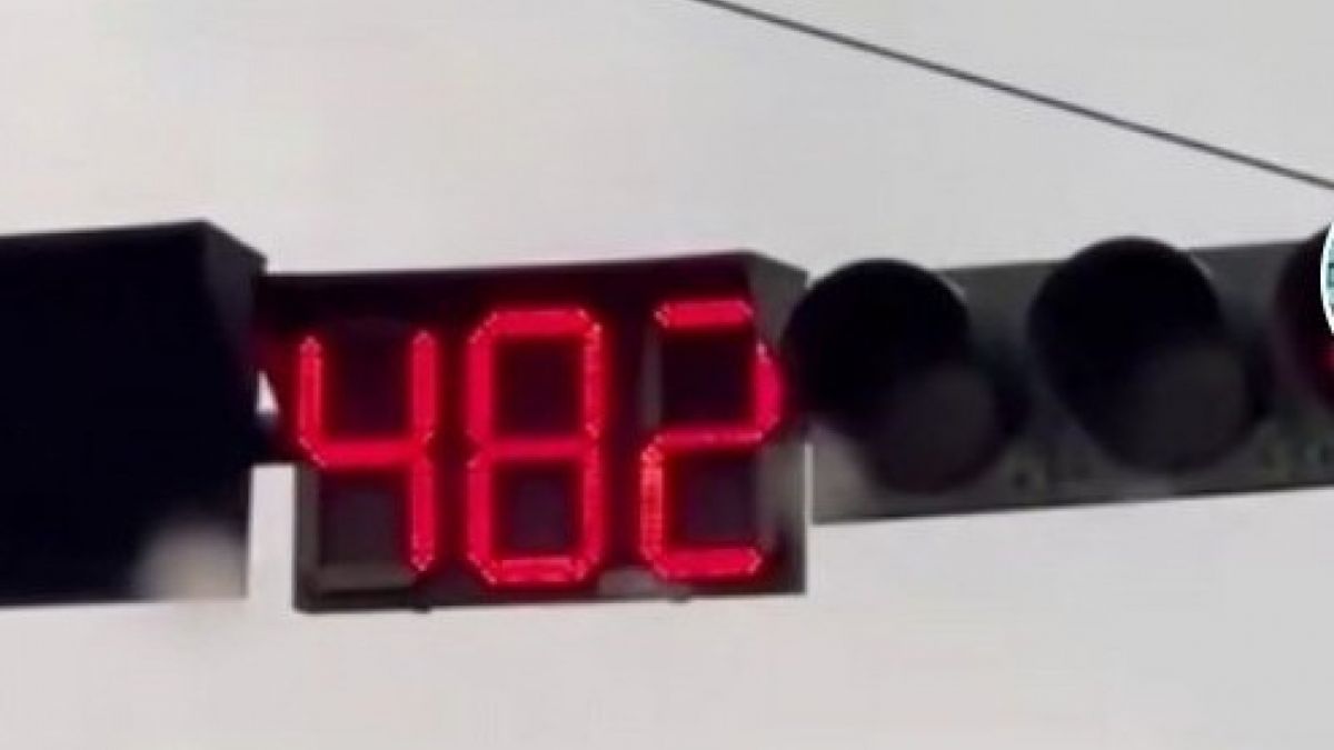 Lampu merah terlama di Bandung memiliki durasi 8 menit lamanya. [Twitter/txtdaribandung]
