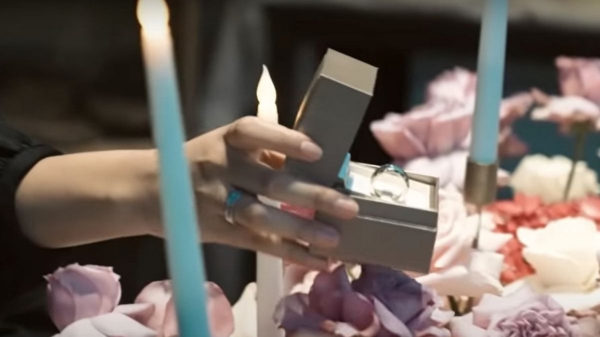 Cincin dari Aurel Hermansyah untuk Atta Halilintar [YouTube AH]