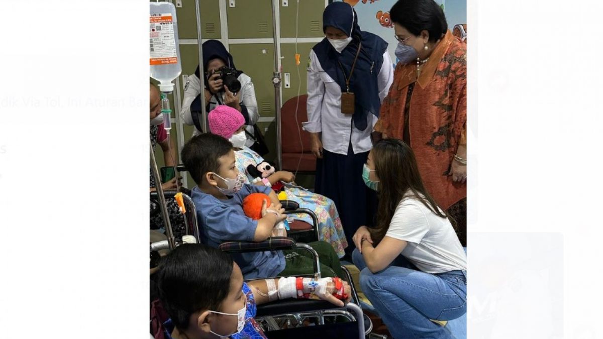 Nikita Willy dan keluarga rayakan ulang tahun Baby Izz di RS khusus Kanker Dharmas, Jakbar. [Instagram/@nikitawillyofficial94]