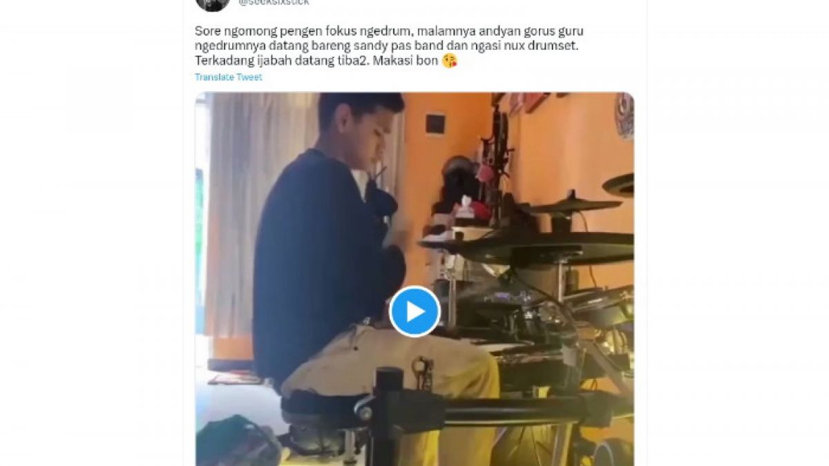 Jonathan Latumahina mengungkapkan keinginan anaknya kembali terwujud. [Twitter/seeksixsuck]