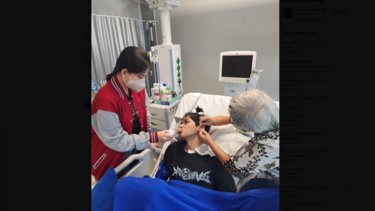 Dua orang wanita yang disayangi David. [Twitter @seeksixsuck]