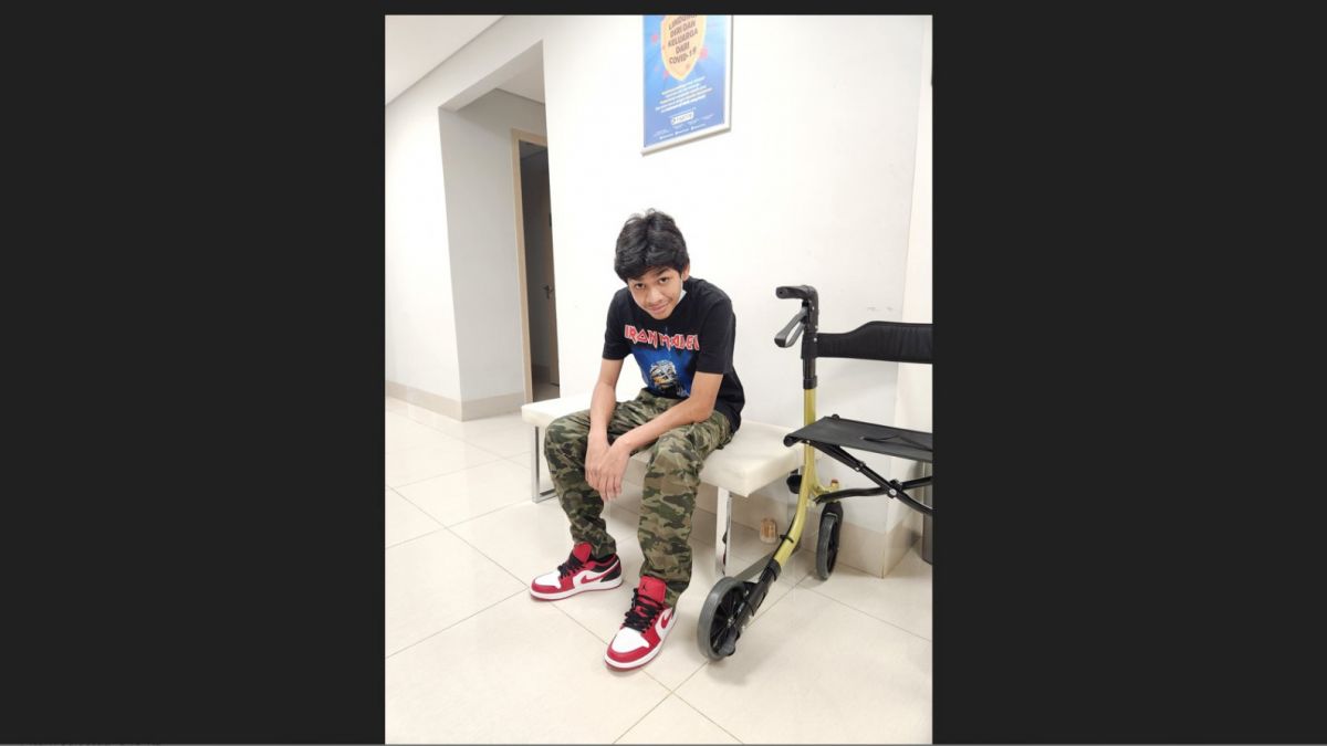 Gaya David Ozora saat melakukan kontrol ke rumah sakit. [Twitter @seeksixsuck]