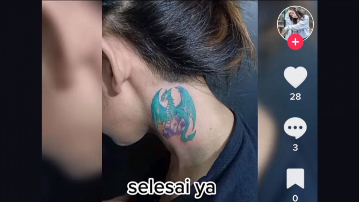 Tato istri Zulfani Pasha di bagian leher. [TitTok Putri Amelia 27]