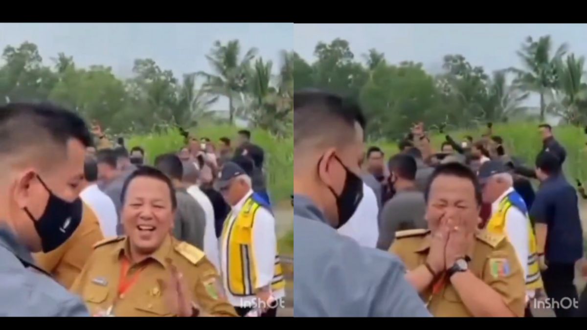 Begini pose imut Gubernur Lmapung, Arinal Djunaidi saat diteriaki warga untuk minta foto. [Twitter @xannytocin]
