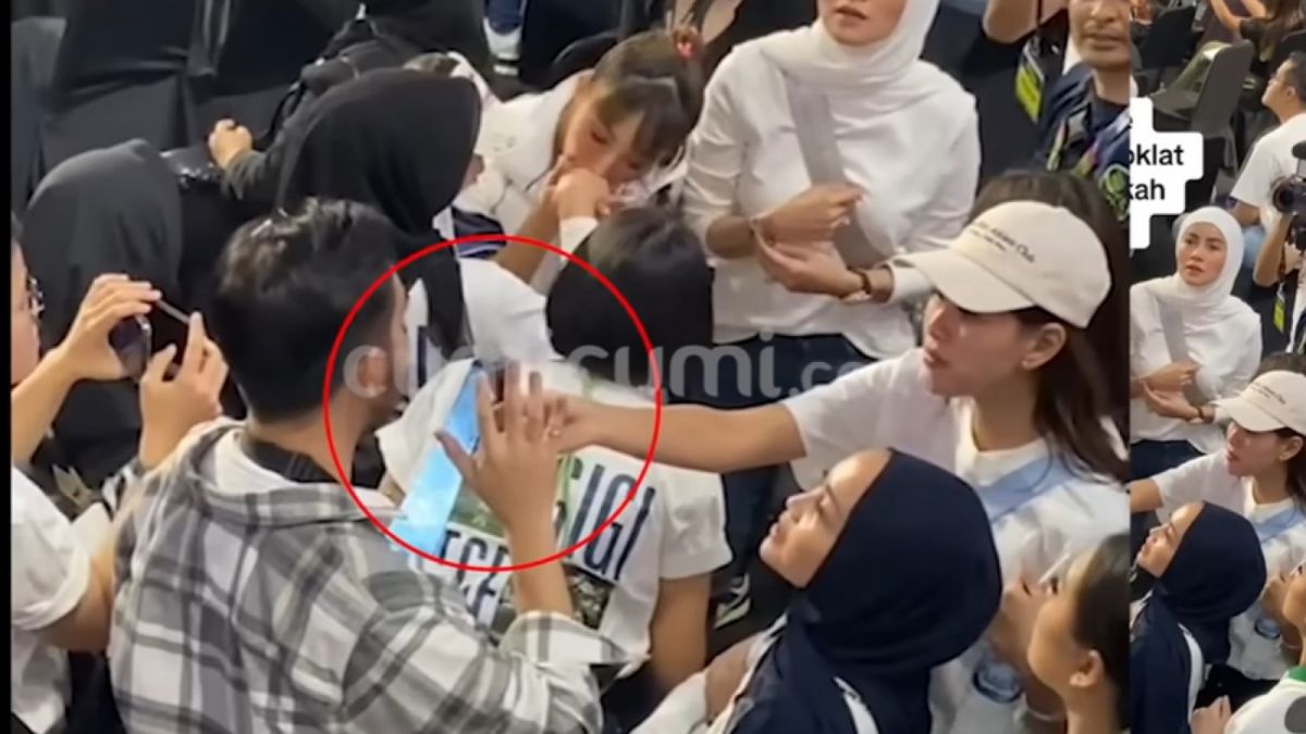 Viral Jeje Govinda menolak suapan cokelat dari Syahnaz Sadiqah saat menonton Lagi-Lagi Tenis. [YouTube Cumicumi]