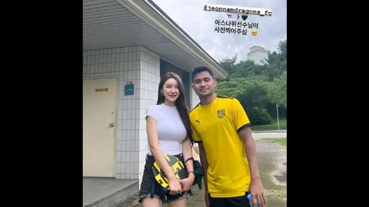 Potret Asnawi Mangkualam bersama cewek Korea Selatan [Twitter/@MafiaWasit]