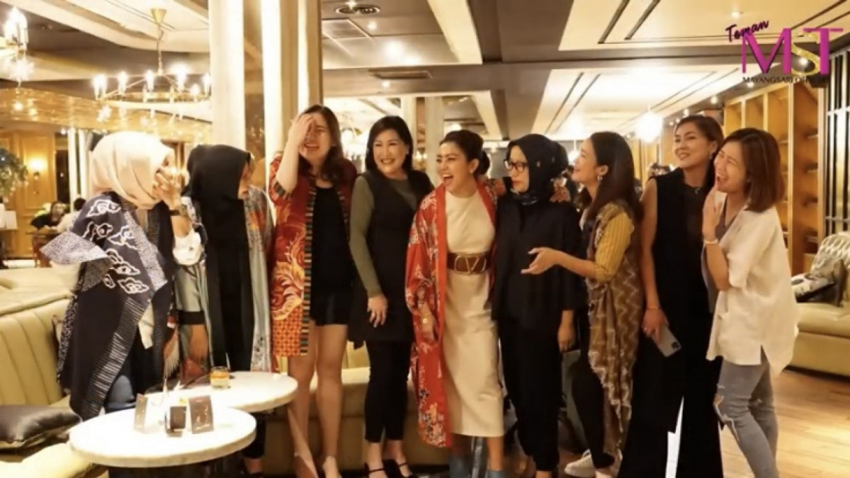 Arisan Mom Hitz [YouTube Mayangsari Channel]