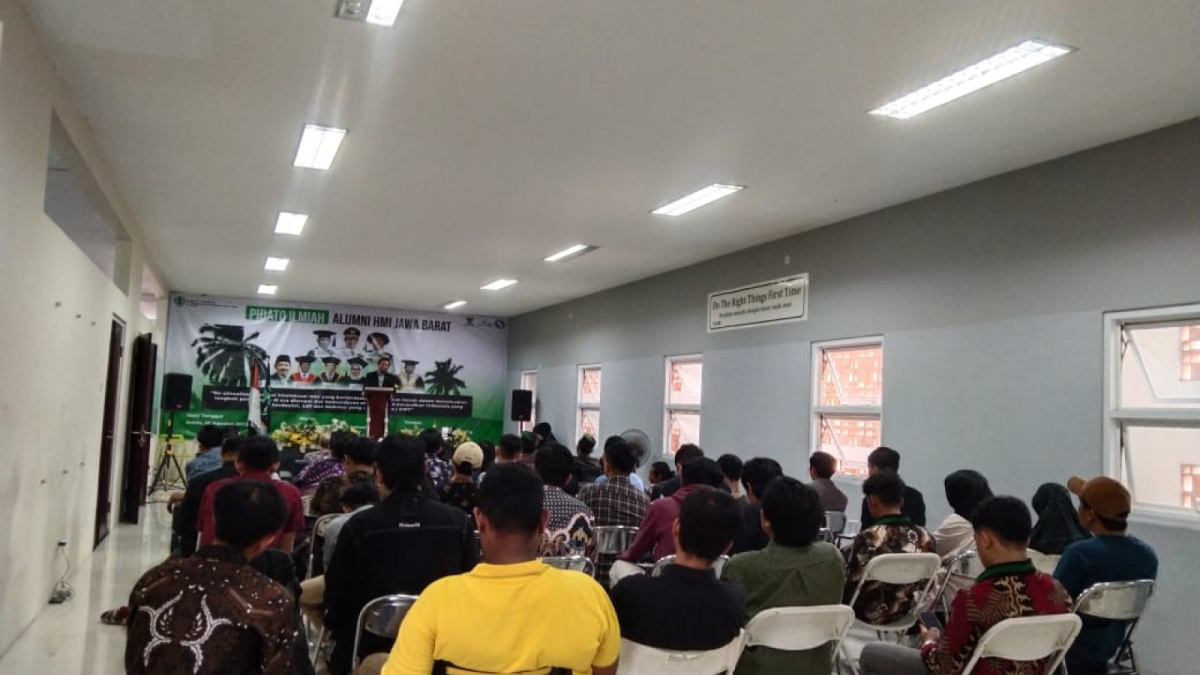Suasana  Pidato Ilmiah Alumni HMI Jawa Barat oleh BADKO dihadiri sejumlah alumni. [Suara Bandung]