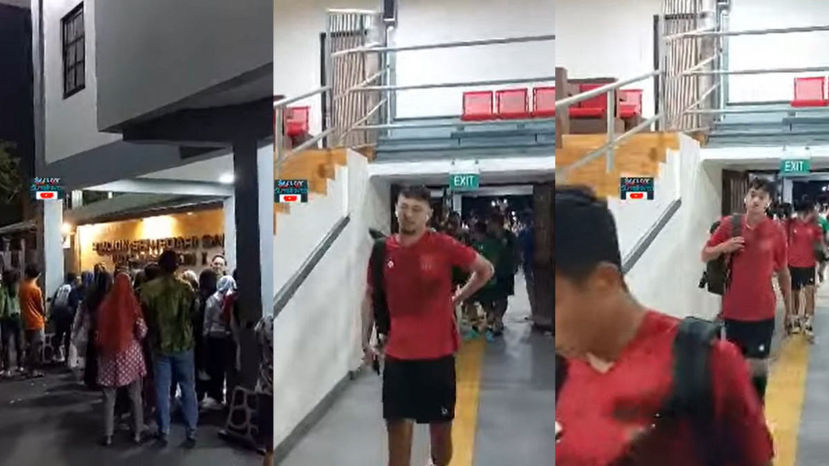 Fans Timnas Indonesia U-23, terutama cewek-cewek berteriak histeris saat para penggawa Skuad Garuda memasuki Stadion Sriwedari, Solo, Senin (11/9/2023). [YouTube Seputar Surakarta]