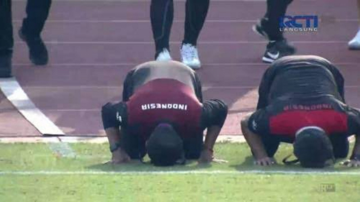 Coach Indra Sjafri kena prank, sebelum akhirnya Ramadhan Sananta dinyatakan offside oleh wasit Asian Games 2022. [X/Twitter @MafiaWasit]