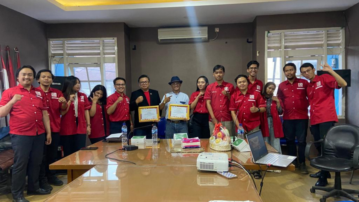 SDI Jabar saat menggelar studium general dan rapat  kerja membicarakan demokrasi hingga kesejahteraan rakyat. [Dok. Suara Bandung]