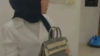 Bikin Geleng-geleng, Istri Juragan99 Hadiahi Lesti Kejora Tas Branded, Lestilovers; "Allahuakbar mehong ya tsay"