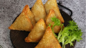 MUDAH! Resep Samosa, Pastry Segitiga Camilan Favorit Banyak Orang