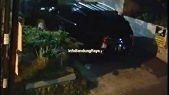 Video Viral Detik-Detik Toyota Avanza Dibawa Kabur Maling di Babakan Jeruk Bandung