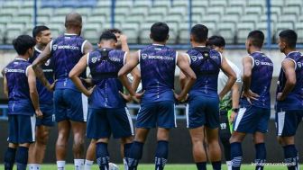 Sampai Kapan Persib Bandung Babak Belur di Papan Bawah?