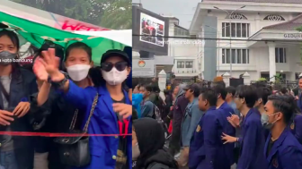 Miris! Kemana para Anggota DPRD Jabar? Demo Tolak BBM Naik sampai Hujan-hujanan hingga Malam, Satu Orang Datang Bubarkan Massa