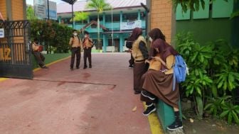 Keluarkan Aturan Penggunaan Pakaian Adat ke Sekolah,  Kemendikbudristek Diserang Warganet: Idenya Nyusahin Aja!