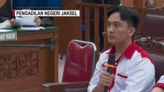 Diperlakukan Tak Biasa oleh Ajudan Ferdy Sambo, Cerita Adik Brigadir J di Malam Mengerikan, Anggota Tubuh Digerayangi Cari Benda Ini