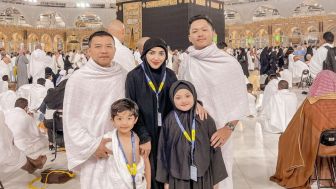 Masya Allah, Ashanty Boyong 50 Orang Pergi Umrah: Gantian