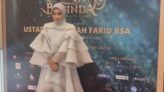 Tampil Cantik Sempurna, Titi Kamal Berhijab di Mega Event Muslimah Indonesia