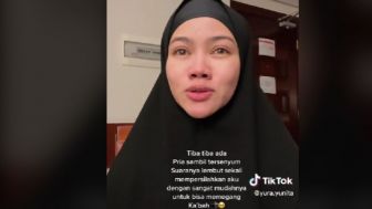 Yura Yunita 'Dikawal' Sosok Pria Tak Dikenal, Proses Menuju Kabah Benar-Benar Dimudahkan hingga Bisa Pegang Batu Hajar Aswad