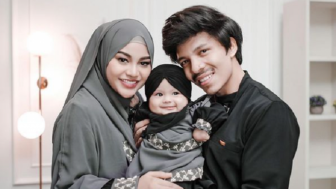 Atta Halilintar dan Aurel Hermansyah Bagikan Momen Baby Ameena Ikut Kondangan Pertama Kali, Doakan Kaesang dan Erina Langgeng, Ini Kata Warganet
