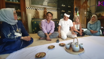 Dipertemukan Dedi Mulyadi, Yessy Cium Tangan Ryan Dono untuk Pertama Kalinya Pasca Bersitegang Gara-Gara Gagal Menikah, Kades pun Sampai Turun Tangan