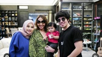 Tiba di Indonesia, Bunda Corla Kunjungi Para Artis Papan Atas, Kini Giliran Atta The Family Hingga Gendong Ameena Hanna Nur Atta: Eeee Yaolo Yaolo