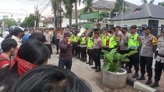 Aksi Unjuk Rasa ALMA Jabar Dikawal Polisi, Ini Tanggapan PN Bale Bandung