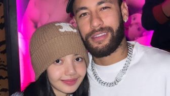 Lisa BLACKPINK dan Neymar Foto Bareng, Saling Post di InstaStory