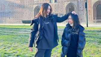 Ayu Ting Ting Unggah Moment Liburan Bareng Keluarga ke Eropa, Warganet Soroti Komentar Boy William: Have Fun Disana Kalian..