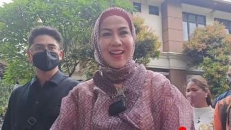 Didampingi Athalla Naufal dan Roro Fitria, Venna Melinda akan Beri Kejutan Usai Sidang Hari Ini