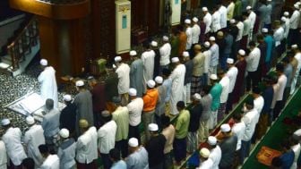 Pengertian Shalat Qiyam Ramadhan: Inilah Sejarah Shalat Tarawih dan Witir, Pengertiannya, Hingga Doa-Doa