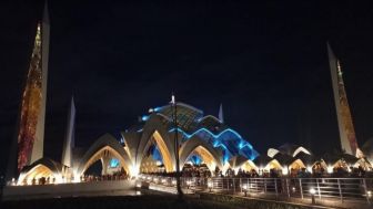 Masjid Al Jabbar Kembali Dibuka untuk Umum Hari Ini! Siap-Siap Gelar Tarawih Berjamaah!