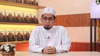 Ustadz Adi Hidayat Ungkap Hukum Artis yang Melepas Hijab