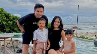 Rachel Vennya Liburan Bersama Okin dan Anak-anak, Netizen: Mending Balikan Aja!