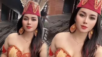 MERINDING! Cowok yang Jatuh Cinta pada Gadis Dayak akan Lupa Kampung Halamannya?