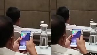 Viral Video Pejabat Lampung Asyik Main Game saat Rapat Penanganan Jalan Rusak, Netizen Geram: Beban Negara!