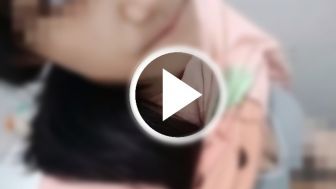 Viral Video Syakirah Berbaring dengan Baju Pink, Netizen: Elu Ngapain