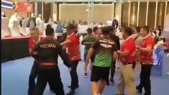 GEGER! Pelatih Silat Vietnam dan Indonesia 'Adu' Kekuatan? Netizen: Kopasus Dilawan