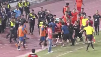 Panen Kartu Merah di Lapangan, Akun Instagram Timnas Thailand Diserang Netizen Indonesia