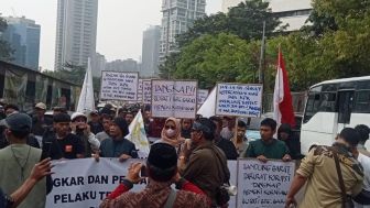 Aliansi Mahasiswa Bandung Barat dan Masyarakat KBB Demo ke KPK, Tuntut Hengky Kurniawan agar Ditangkap